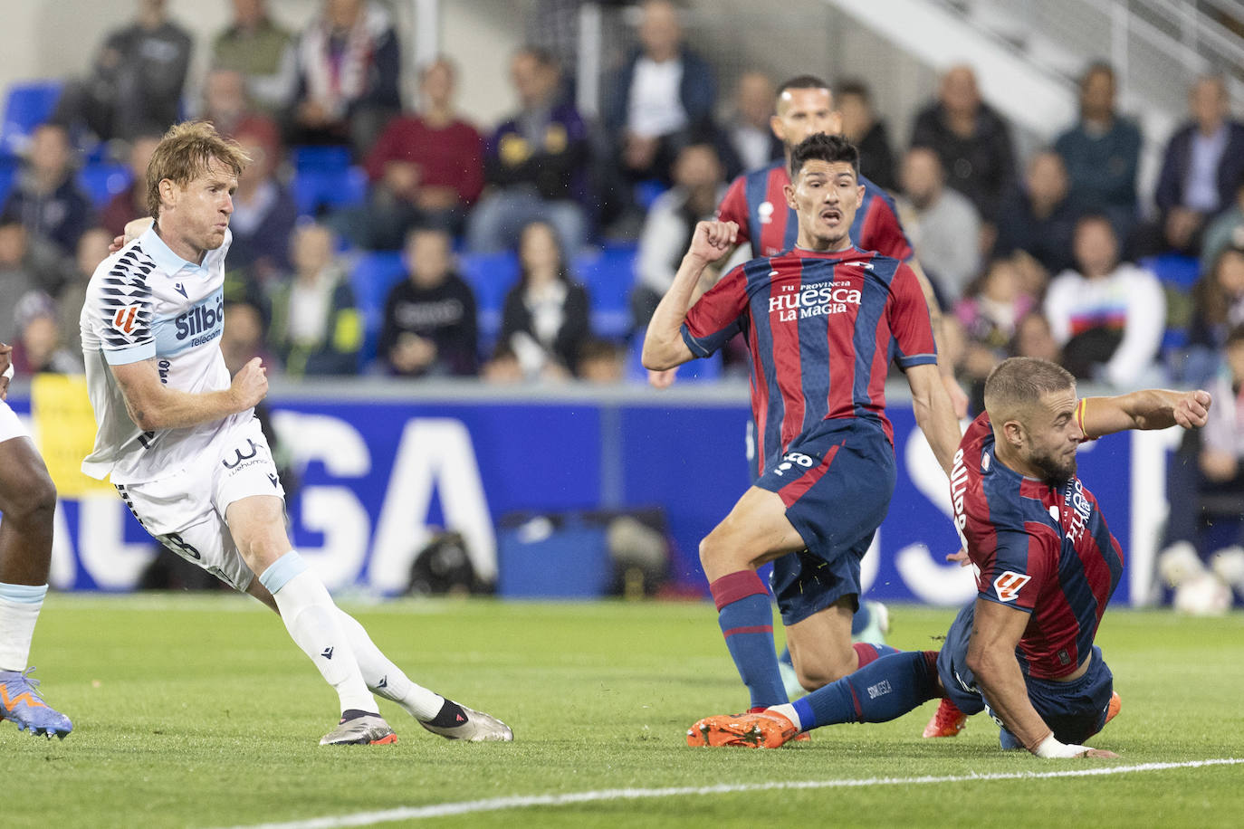 Fotos: Huesca - Cádiz CF en el estadio de El Alcoraz