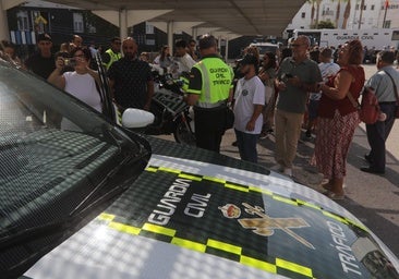 Así ha sido la jornada de puertas abiertas de la Guardia Civil en Cádiz