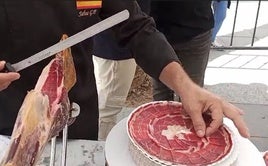 San Fernando premia el arte del jamón en una multitudinaria jornada festiva en la Plaza de San José