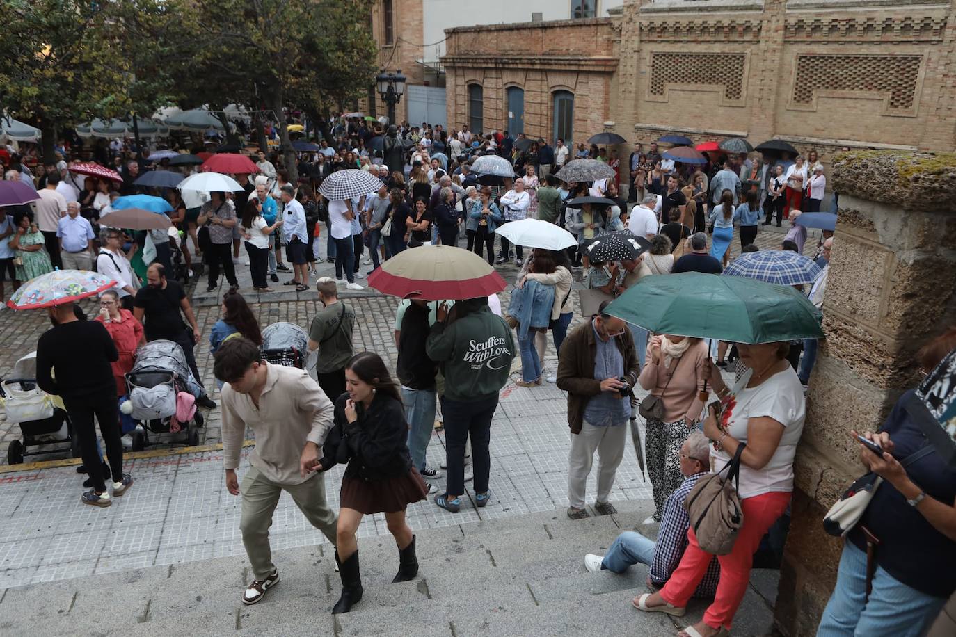 Fotos: La procesión de la Patrona de Cádiz se suspende por la lluvia