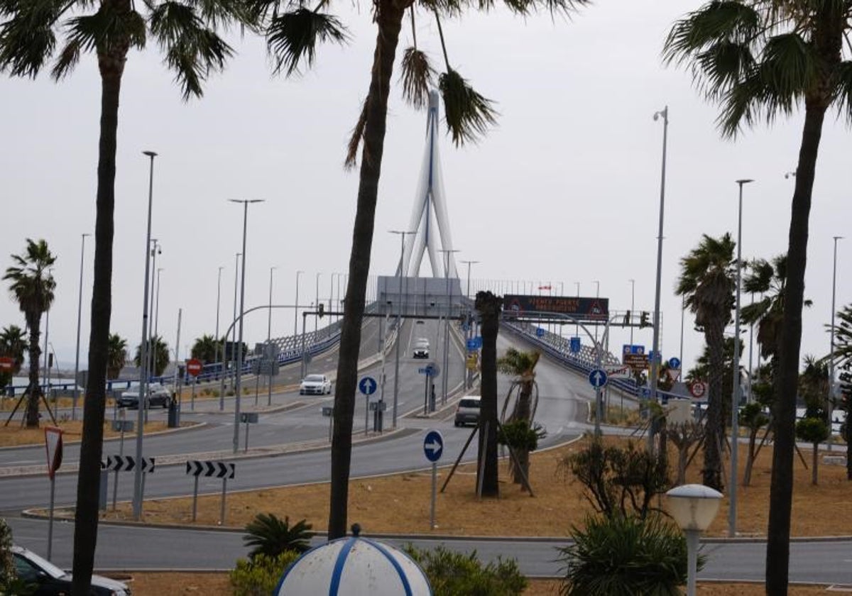 Acceso a Cádiz por el puente de la Constitución de 1812.