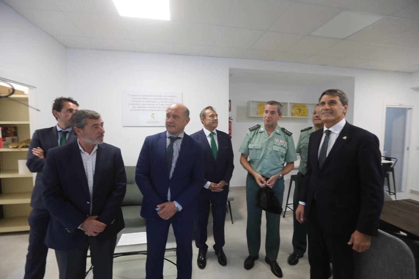 Fotos: Las imágenes de la inauguración de la Casa-Cuartel del Veterano de la Guardia Civil en Cádiz