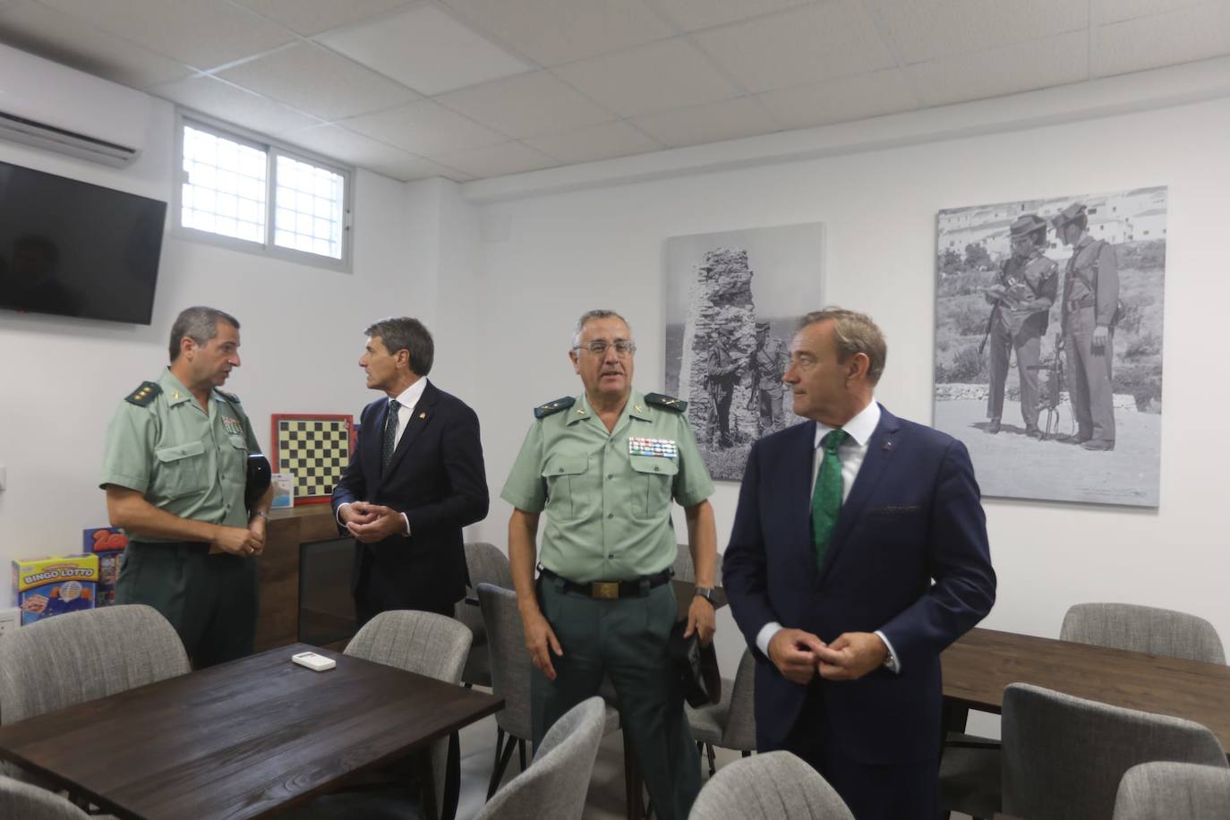 Fotos: Las imágenes de la inauguración de la Casa-Cuartel del Veterano de la Guardia Civil en Cádiz