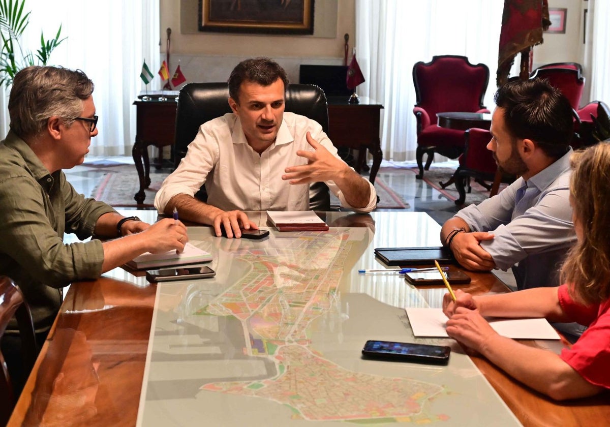 Bruno García junto a Óscar Torres y David de la Cruz en una foto de archivo