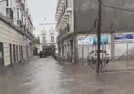 Las fuertes lluvias inundan el centro de Chiclana