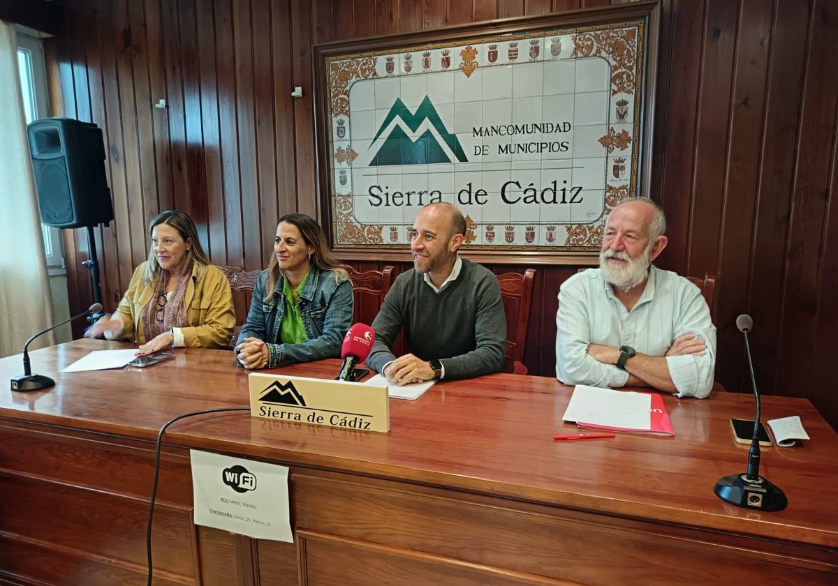 Reunión de trabajo para el plan urgente e integral de arreglo y mejora de las carreteras de la comarca.