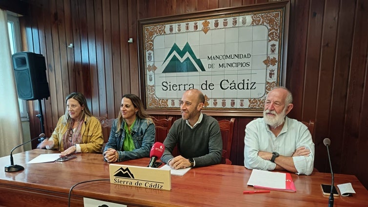 Encuentro de trabajo para poner sobre la mesa la necesidad de un plan integral de mejora de carreteras de la Sierra