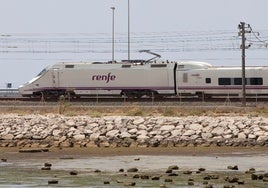 Nueva odisea con Renfe: casi seis horas para completar en tren el trayecto de Sevilla a Cádiz