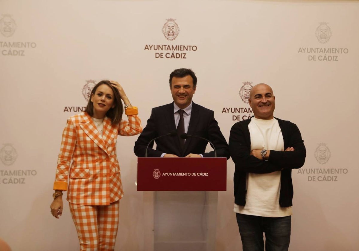 Rueda de prensa en el Ayuntamiento de Cádiz