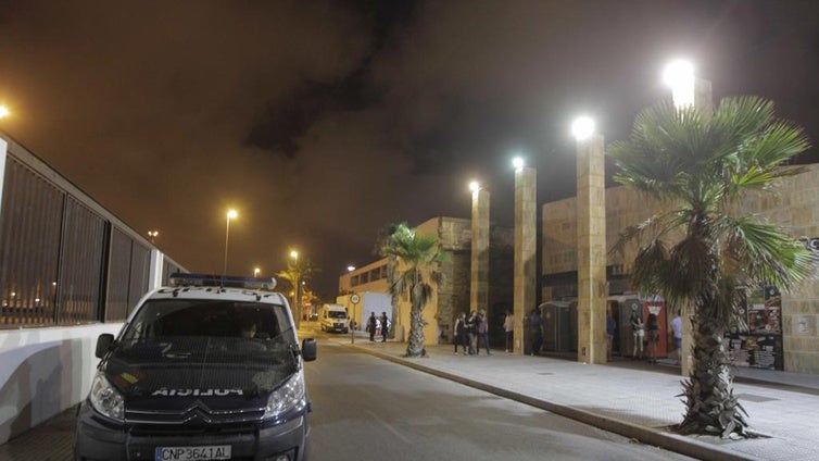 Un herido grave tras una pelea entre dos grupos en la Punta de San Felipe, en Cádiz