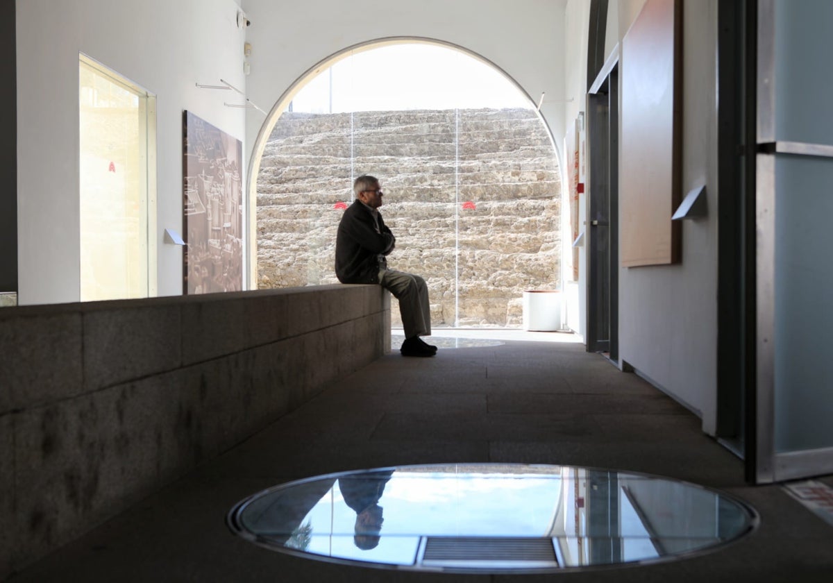 Acceso actual al centro de interpretación Theatrum Balbi y al yacimiento arqueológico.