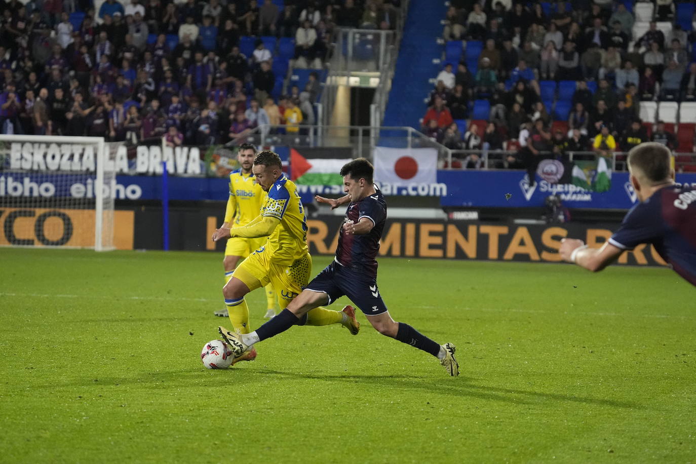 Fotos: Eibar - Cádiz en Ipurua