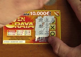 Compraba Rasca y Tripex de la ONCE con tarjetas de crédito robadas en Chiclana