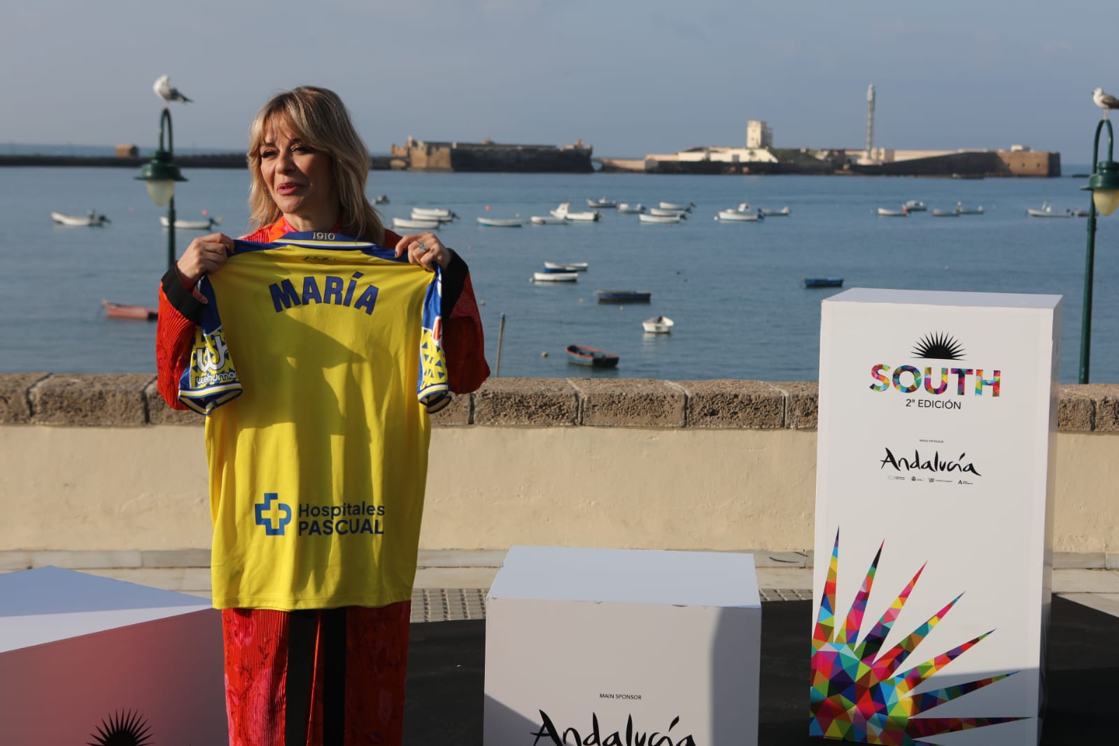 Las imágenes de María Adánez, Javier Gutiérrez, Leonor Watling y Carlos Scholz en la playa de La Caleta