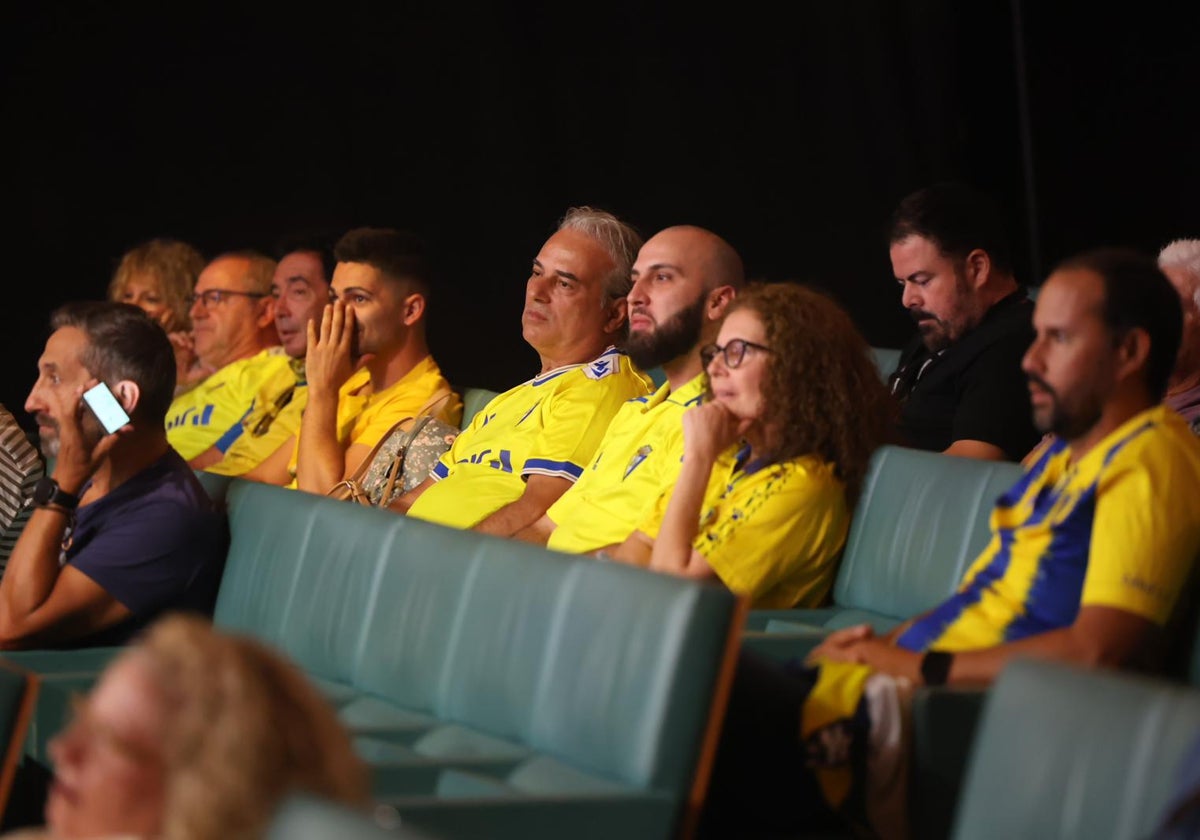 Cadistas en la presentación de 'Mágico'