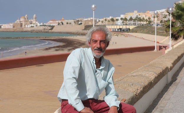 Pepe es un incondicional usuario de la playita de Santa María del Mar.