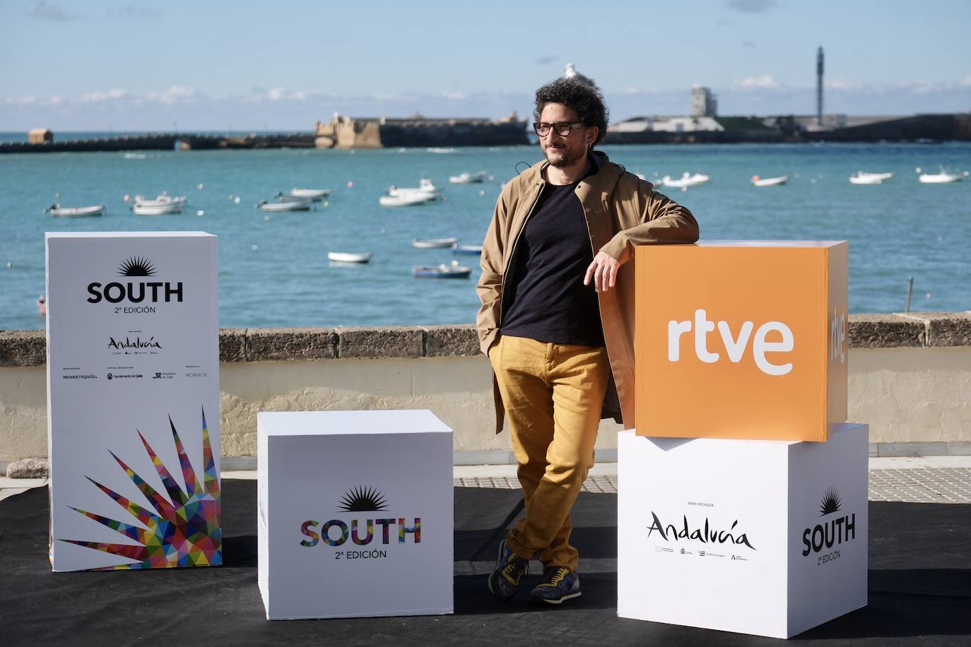 Fotos: rostros muy conocidos en el photocall en La Caleta de este domingo