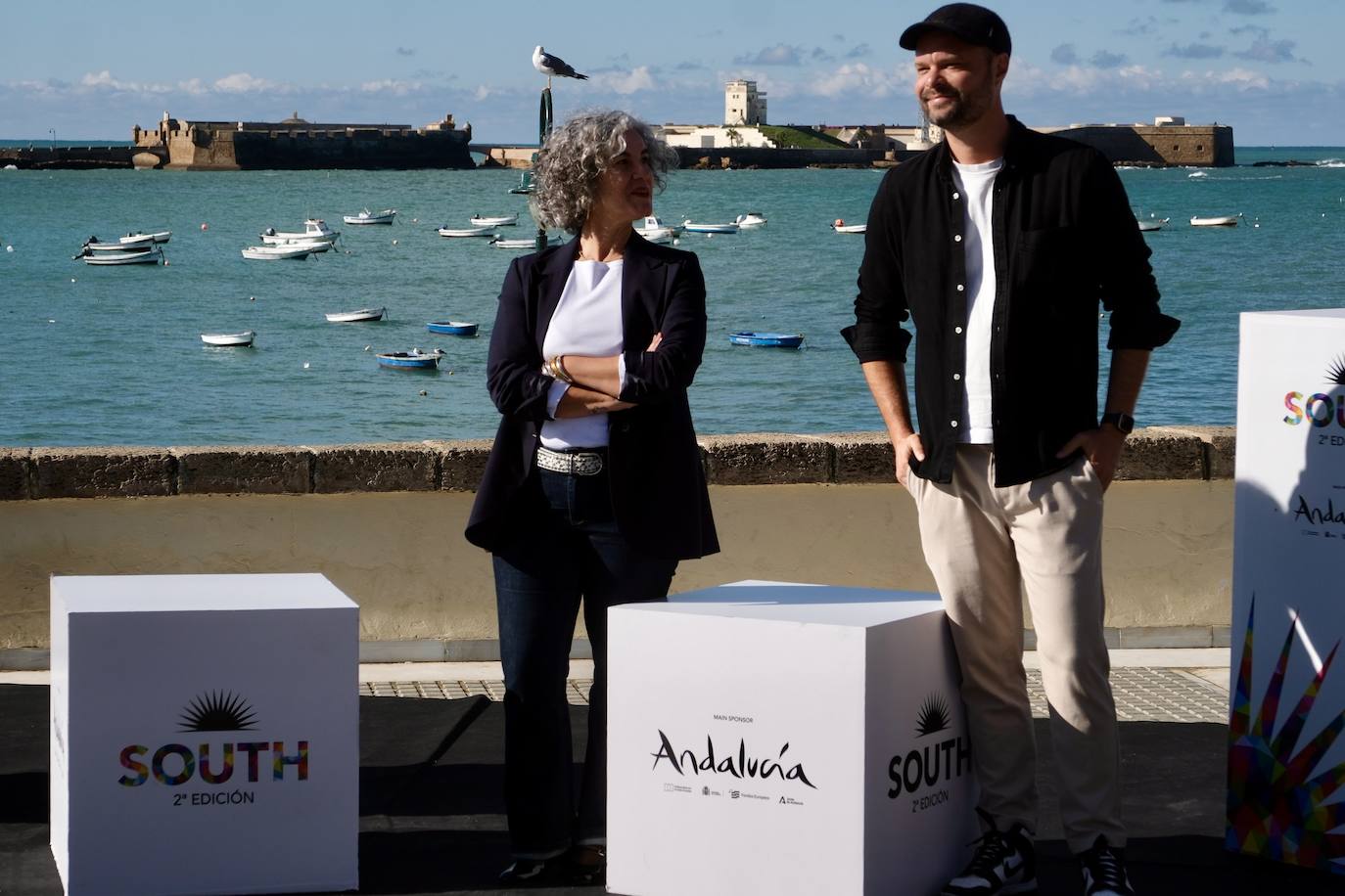 Fotos: rostros muy conocidos en el photocall en La Caleta de este domingo