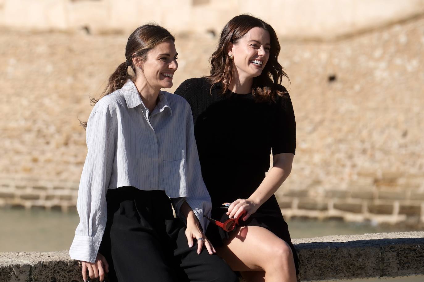 Fotos: rostros muy conocidos en el photocall en La Caleta de este domingo