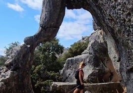 Esta es la ruta de senderismo que te lleva hasta un impresionante arco gótico de piedra