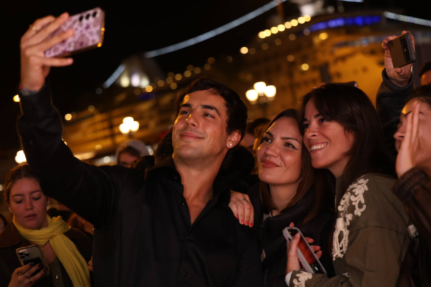 Fotos: La lluvia no ensombrece el ambiente del martes en la alfombra de estrellas del South en Cádiz