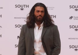 Can Yaman, el galán turco se deja abrazar por el cariño de los fans y seguidores de la estrella de las telenovelas