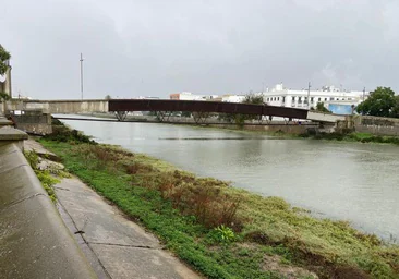 El río Iro de Chiclana, en «alto riesgo de desborde» por las fuertes lluvias provocadas por la DANA en Cádiz