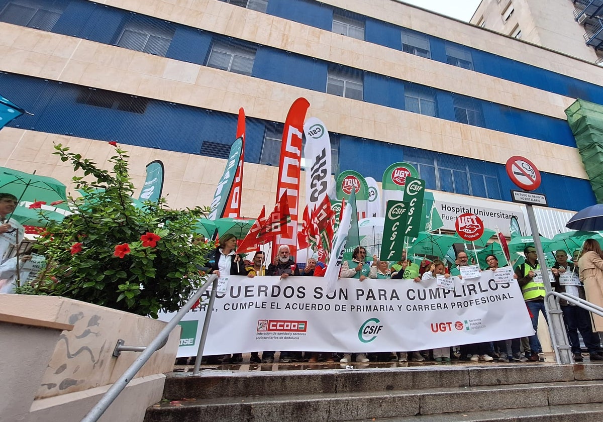 Movilización por la sanidad pública, en el Hospital Puerta del Mar.