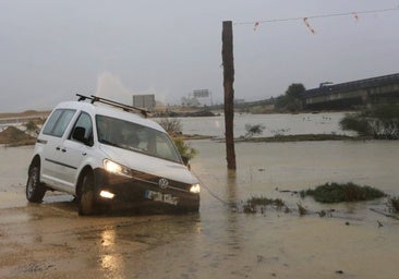 La Bahía de Cádiz también sucumbe a la DANA: descarga con intensidad en San Fernando, Puerto Real, El Puerto y la Janda