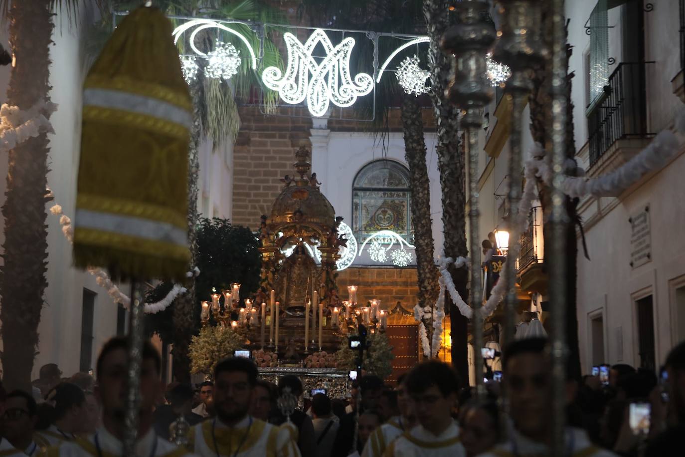 Fotos: La Virgen de La Palma recorre las calles de Cádiz