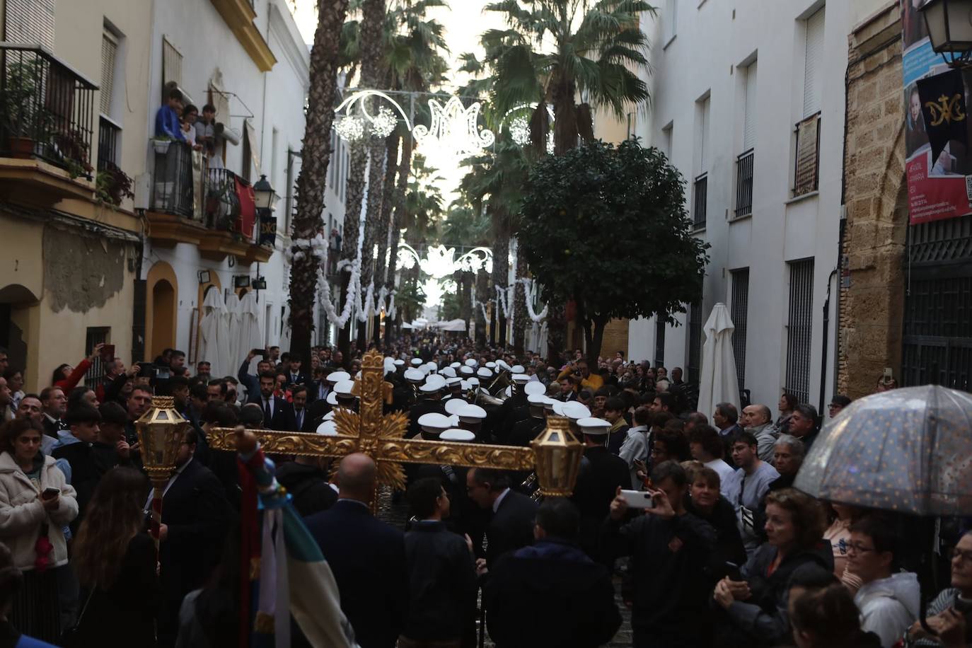 Fotos: La Virgen de La Palma recorre las calles de Cádiz