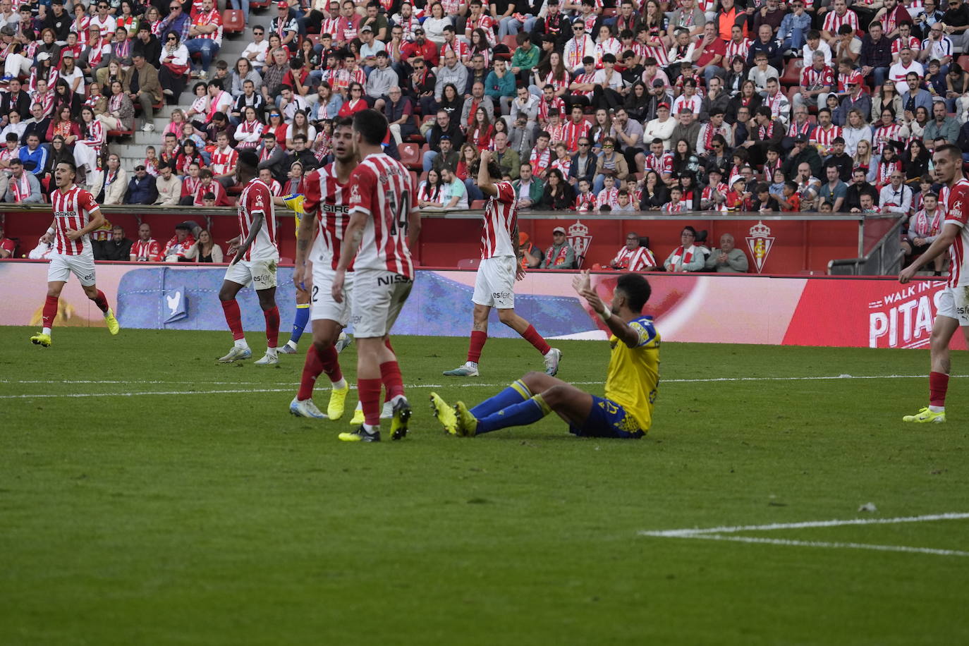 Fotos: Sporting de Gijón- Cádiz desde El Molinón