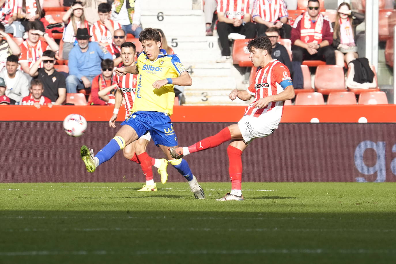 Fotos: Sporting de Gijón- Cádiz desde El Molinón