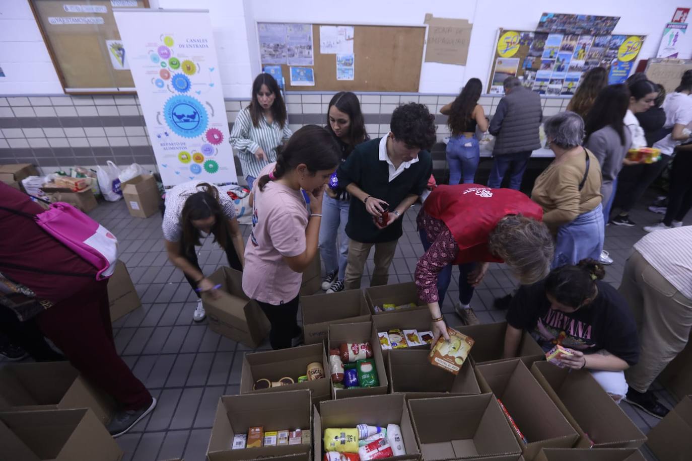 Fotos: Cádiz vuelve a mostrar cara más solidaria con ayuda para los afectados por las riadas de Valencia