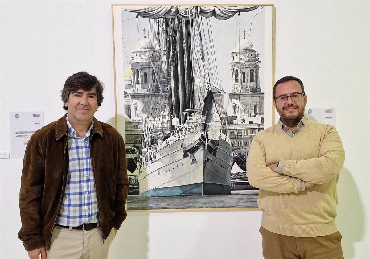 El teniente alcalde de Cultura, Enrique Iglesias, junto al artista Fernando Lores