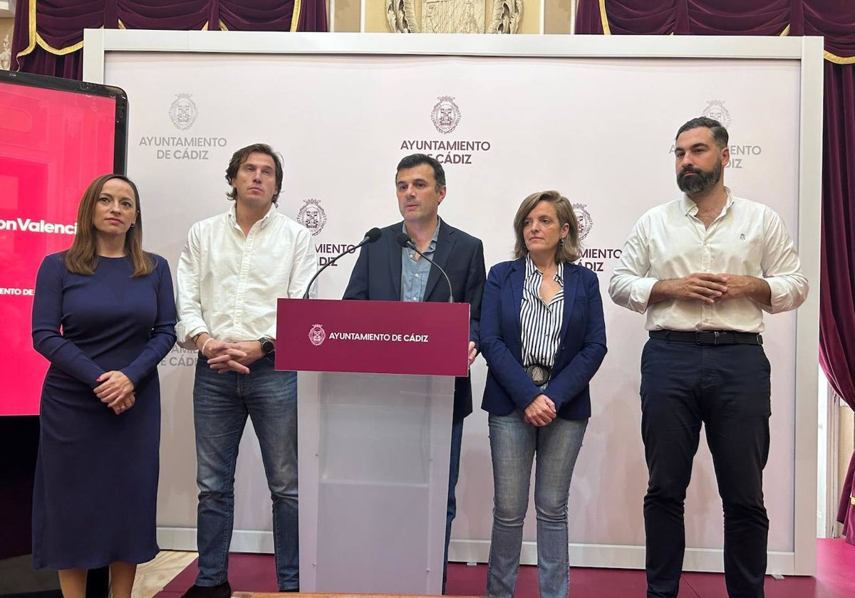 Rueda de prensa en el Ayuntamiento de Cádiz