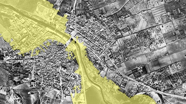 Imagen antes - Zonas inundables (zona amarilla) de Chiclana y el crecimiento de construcciones a su alrededor en el año 1956 y en la actualidad.