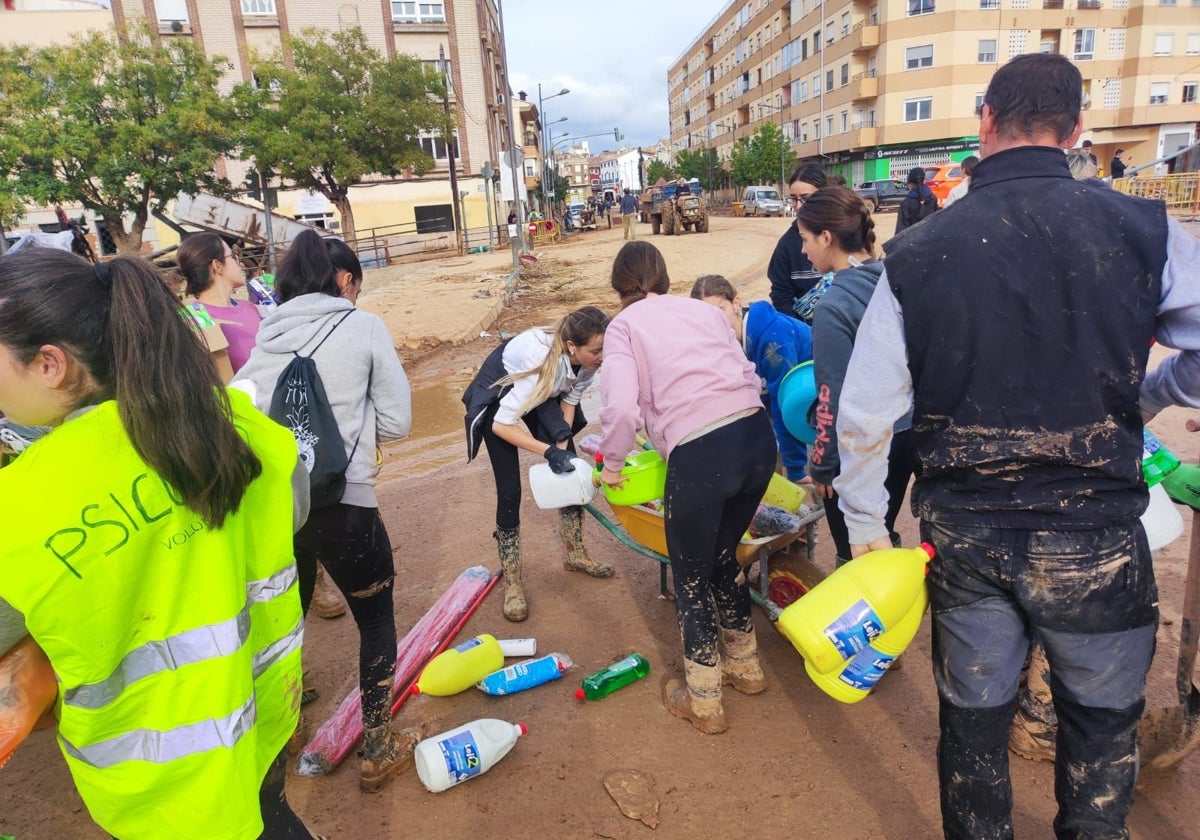 Labores de limpieza en las calles de Utiel.