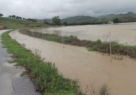 Seis personas atrapadas en un tejado en Jimena por la crecida de un arroyo tras una tromba de agua