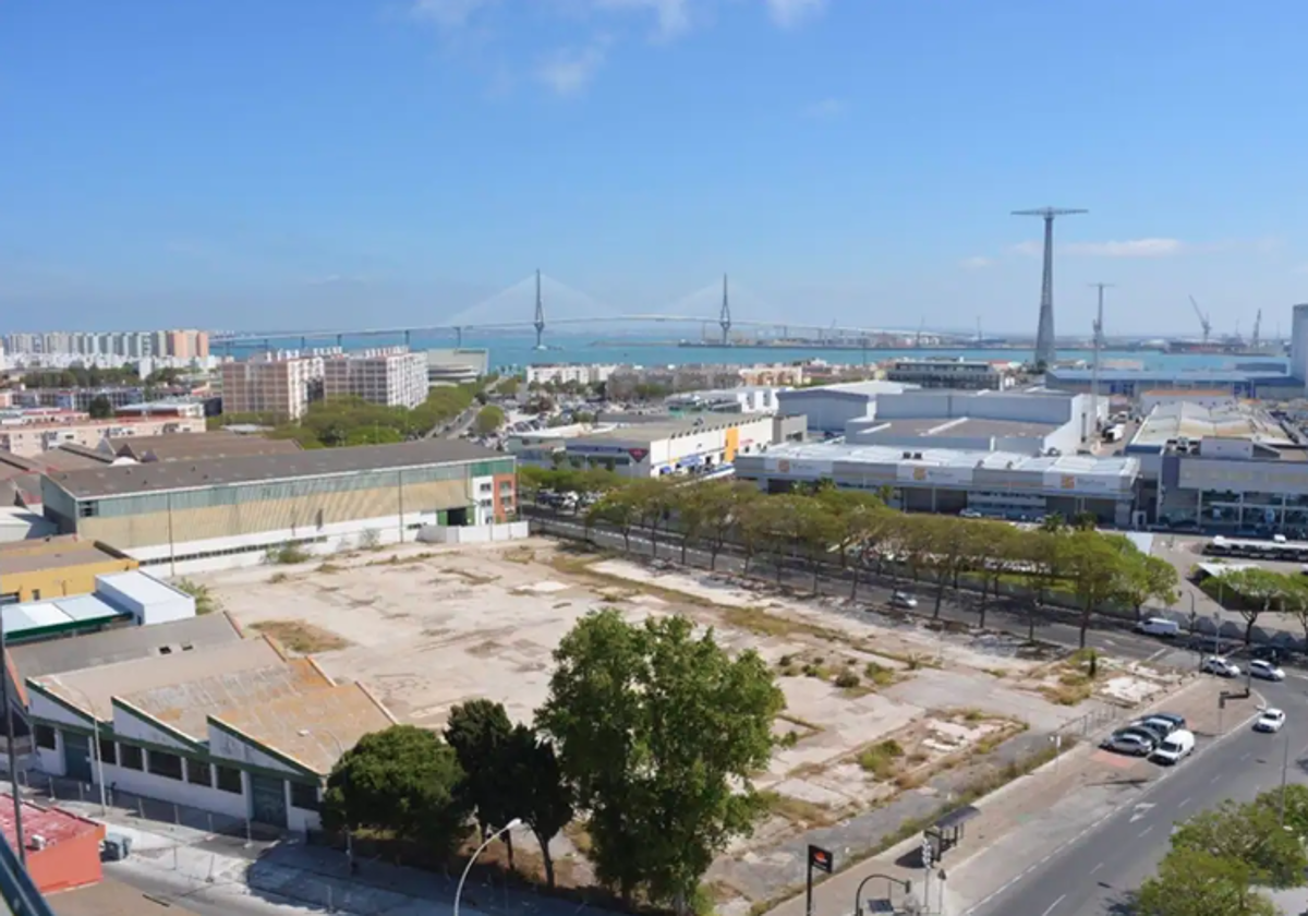 Solar que ocupaba Navalips en la Zona Franca de Cádiz.