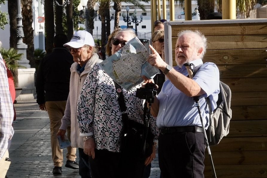 Fotos: Casi 8.000 cruceristas llegan al puerto de Cádiz