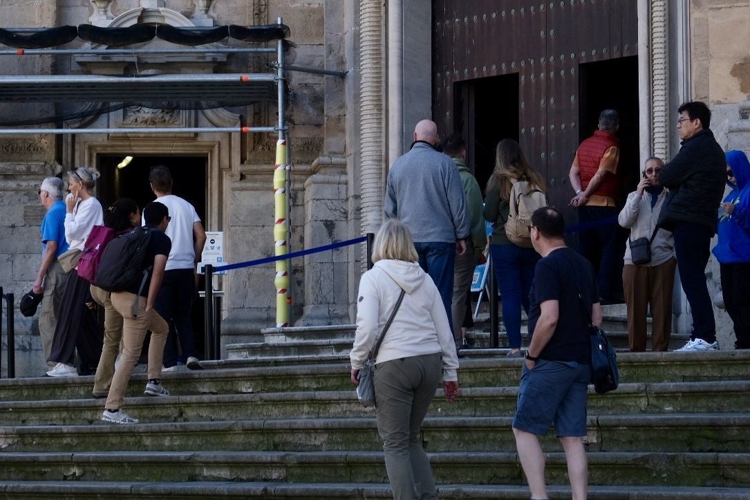 Fotos: Casi 8.000 cruceristas llegan al puerto de Cádiz