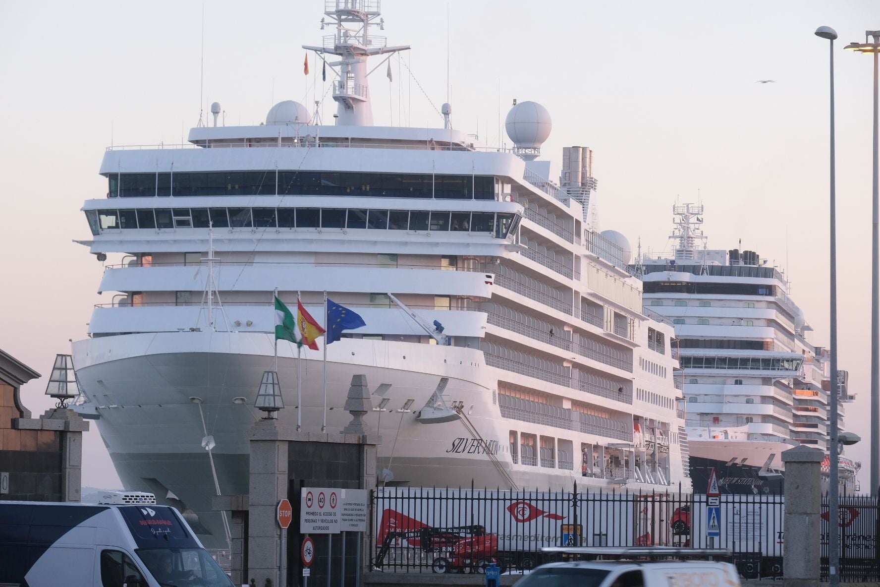 Fotos: Casi 8.000 cruceristas llegan al puerto de Cádiz