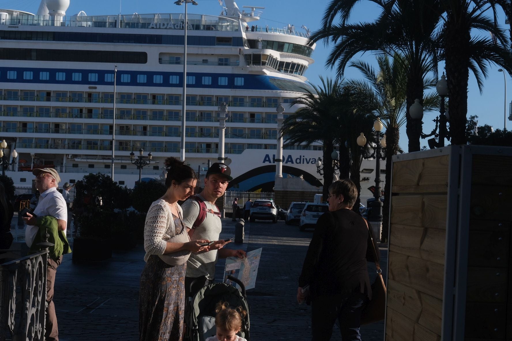 Fotos: Casi 8.000 cruceristas llegan al puerto de Cádiz