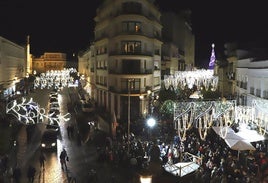 Voluntarios que han ayudado en Valencia encenderán este viernes el alumbrado de Navidad en  Jerez