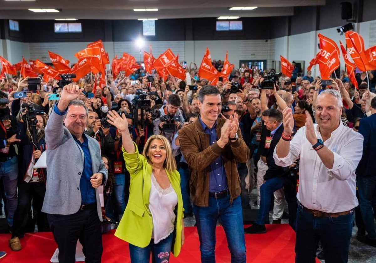 Juan Espadas, Mamen Sánchez, Pedro Sánchez y Juan Carlos Ruiz Boix, en un acto en Jerez en mayo de 2023.