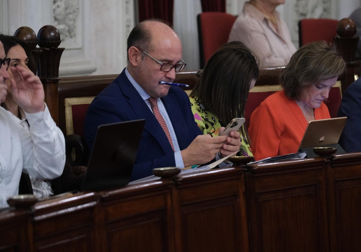 Juancho Ortiz en el pleno ordinario de noviembre.