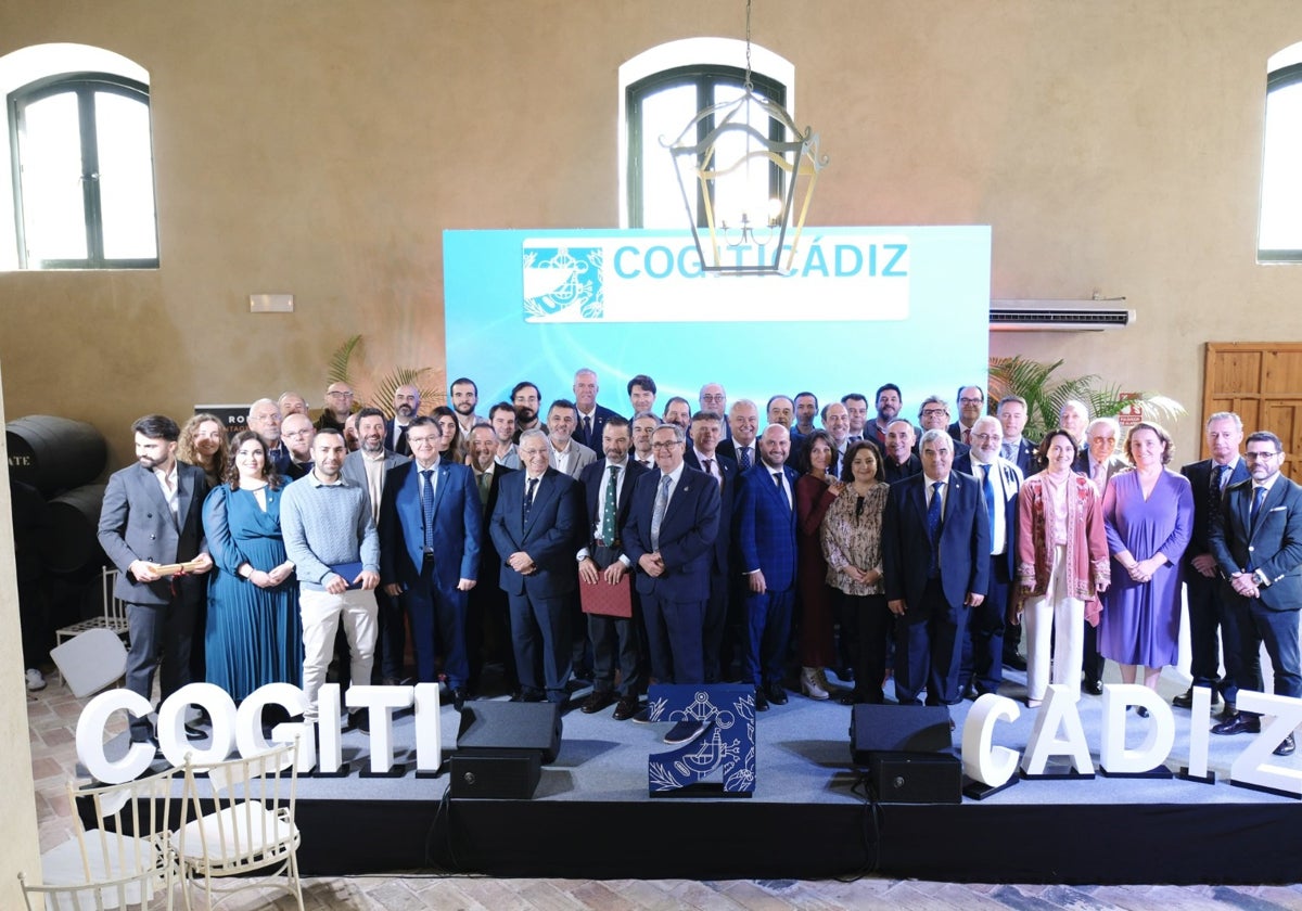 Foto de familia del acto de COGITI Cádiz, celebrado en Jerez.