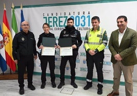 La Guardia Civil homenajea a dos agentes locales por su intervención en la detención de un conductor