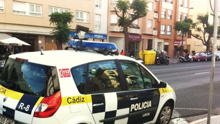 Policías locales de Cádiz se niegan a hacer los servicios anunciados de vigilancia de limpieza en la ciudad